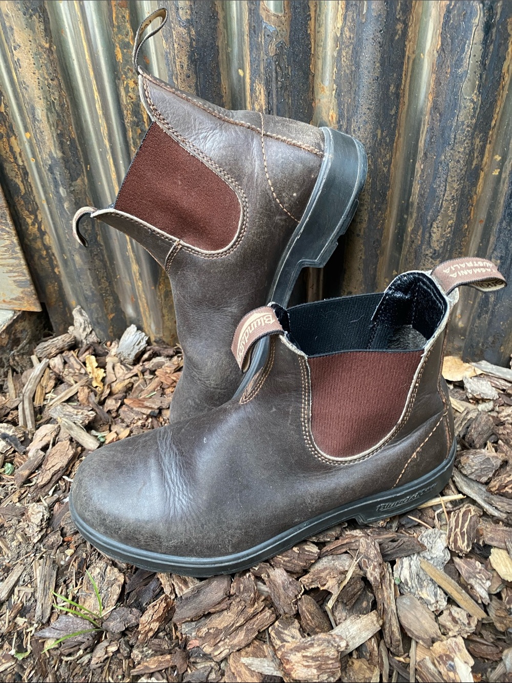 Blundstone Unisex Dark Brown Leather Chelsea Style Boots AU 7 Womens 10 Mens 8.5